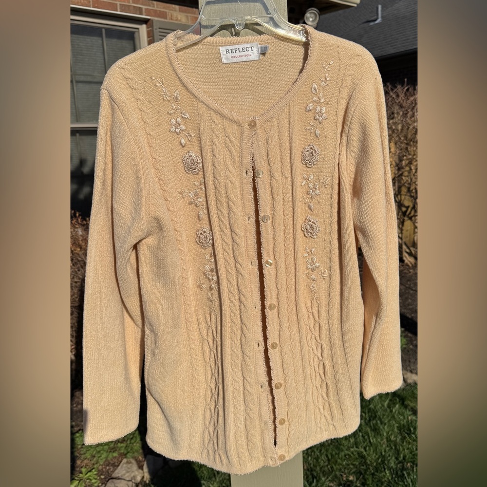 Look Stylish and Chic, in this Women’s S/M ‘REFLECT’ Collection, Cardigan. TC